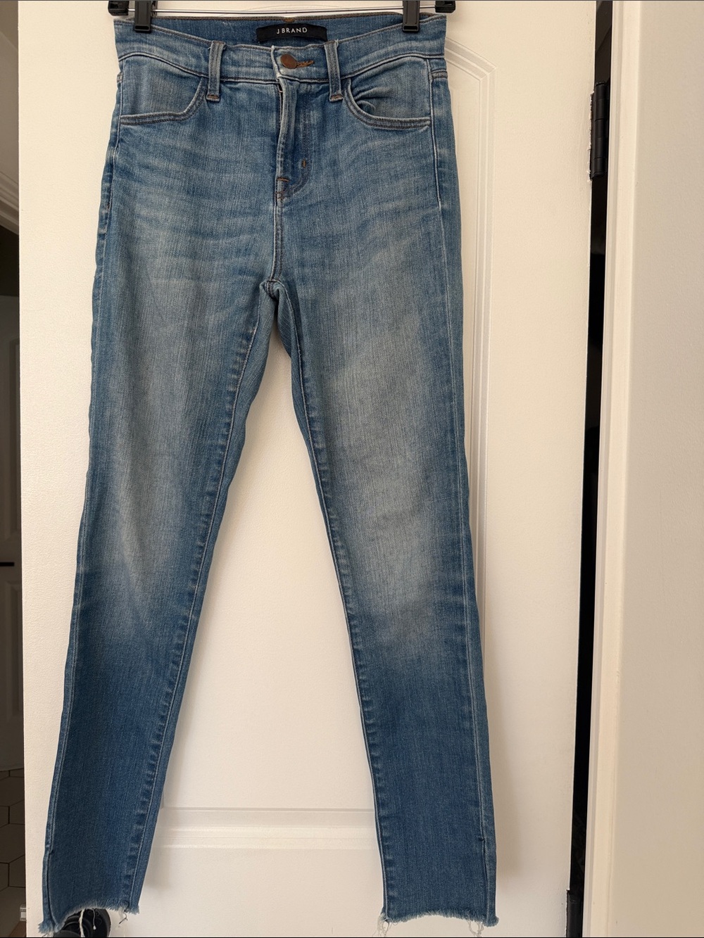 J Brand Women's Light Wash High-Rise Skinny Jeans. Stretchy & Comfortable